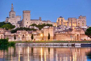 Circuit touristique avec chauffeur privé taxi VTC à Avignon - Chauffeur VTC Avignon